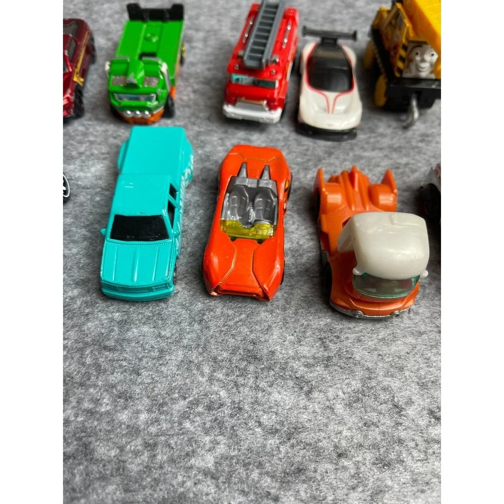 Lot of 12 Toy Cars Hot Wheels Thomas Friends Matchbox Fire Truck Crane‎ Tanker